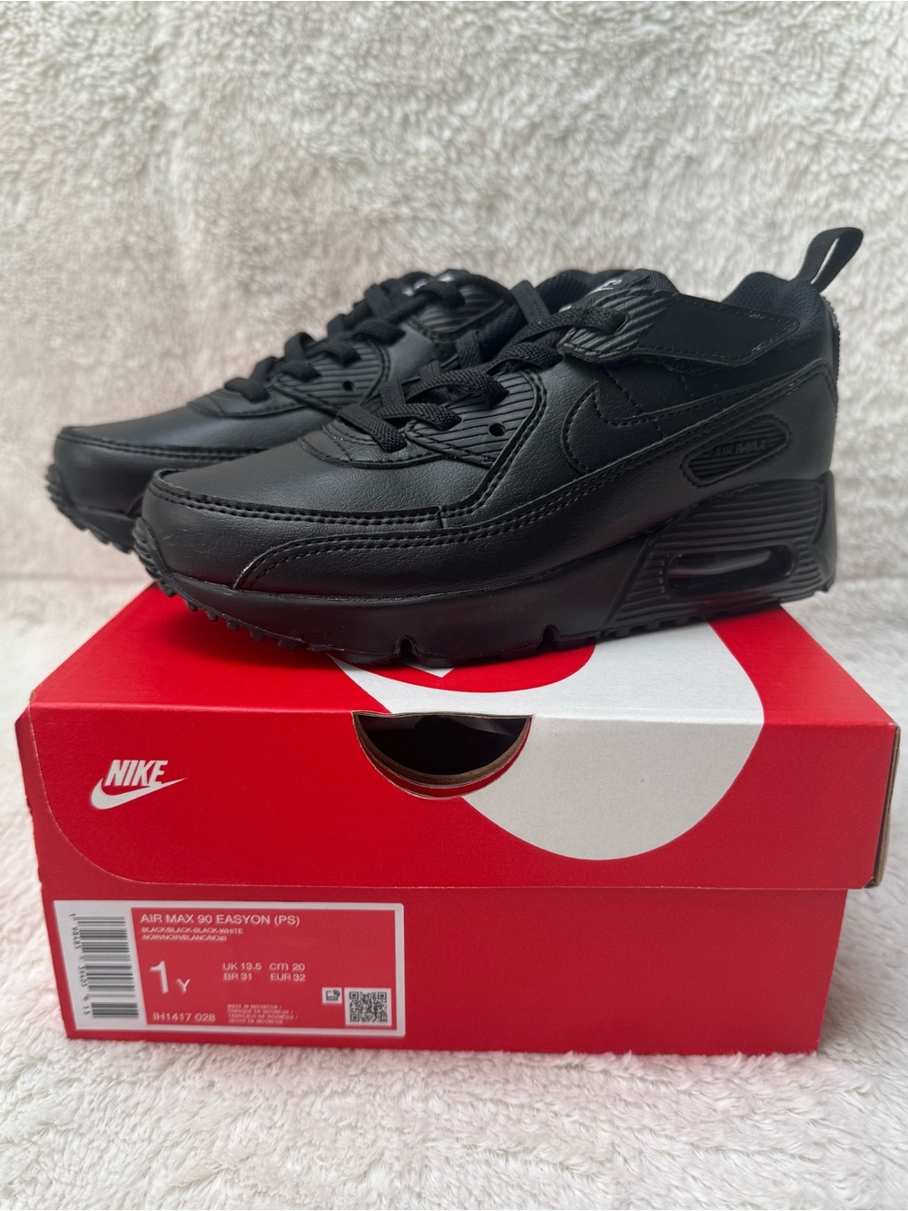 NEW- Nike Kids Black Air Max 90 Easyon - Size 1y